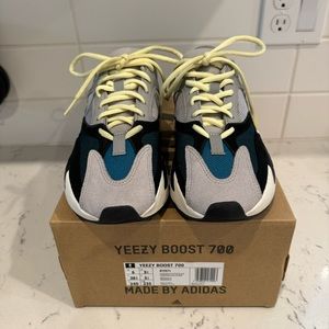 SOLD 🌟 Adidas yeezy boost 700